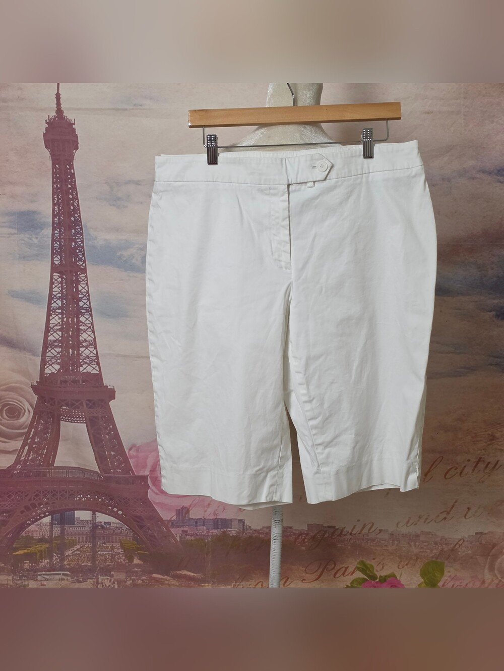 Jones New York White Bermuda Shorts with Tab Waist